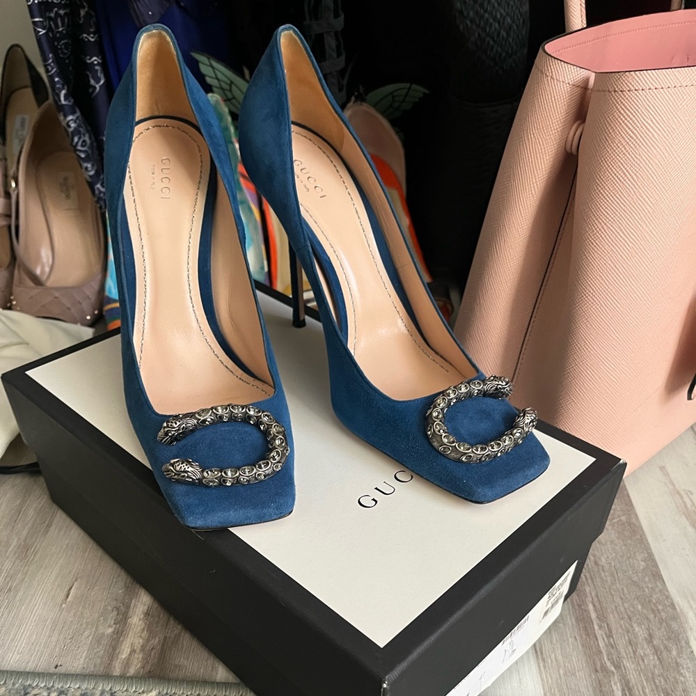 100% Authentic Stunning Navy Suede Gucci heels sz 41/10US- Dustbag/box included